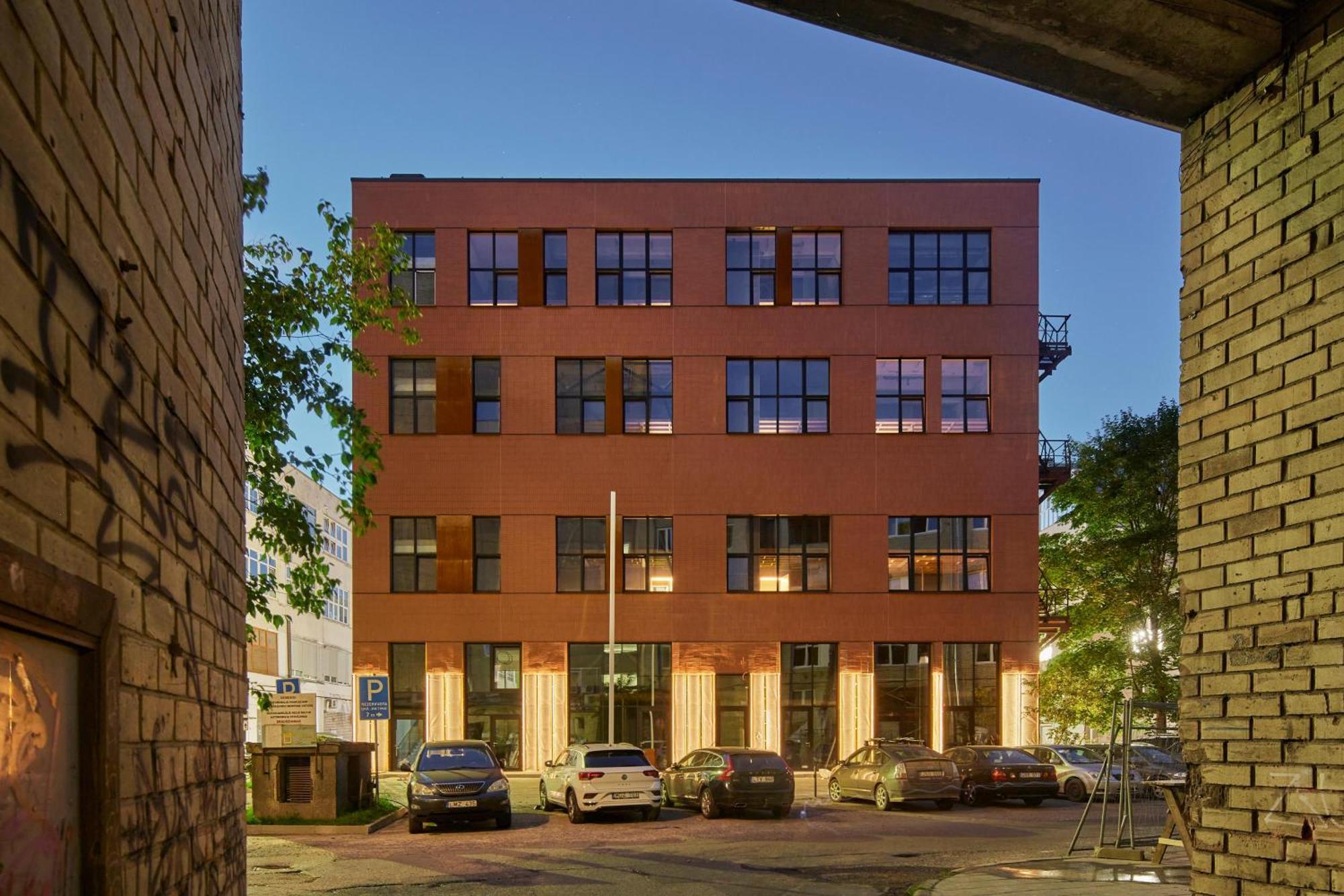 Stylish Designer Loft In Trendiest District *