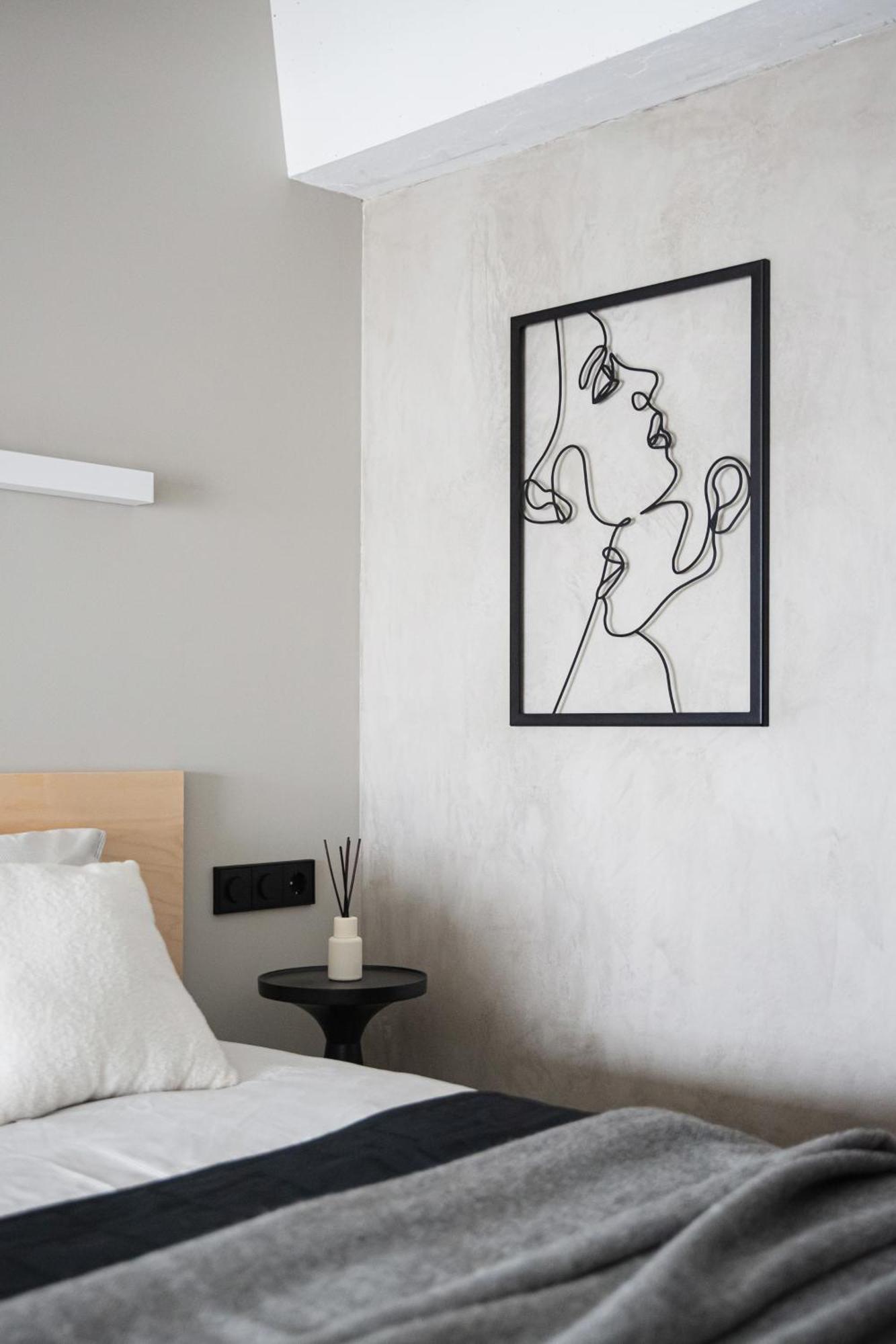 Stylish Designer Loft In Trendiest District *