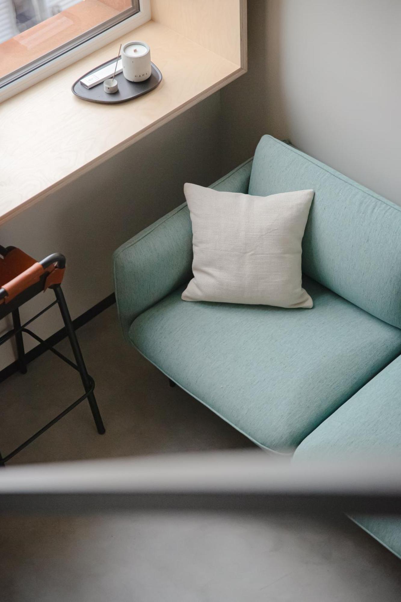 Stylish Designer Loft In Trendiest District *