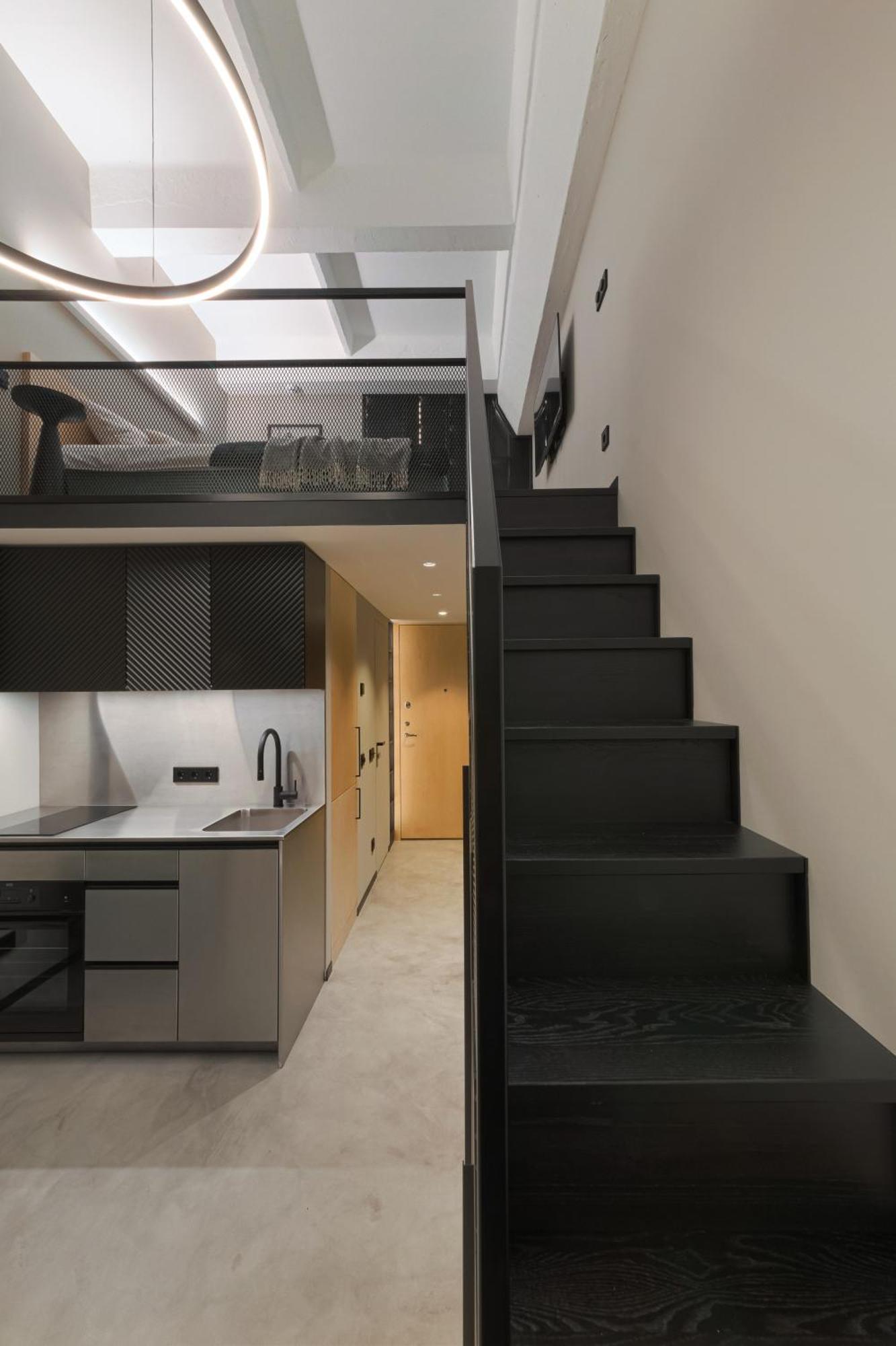 Stylish Designer Loft In Trendiest District Apartament