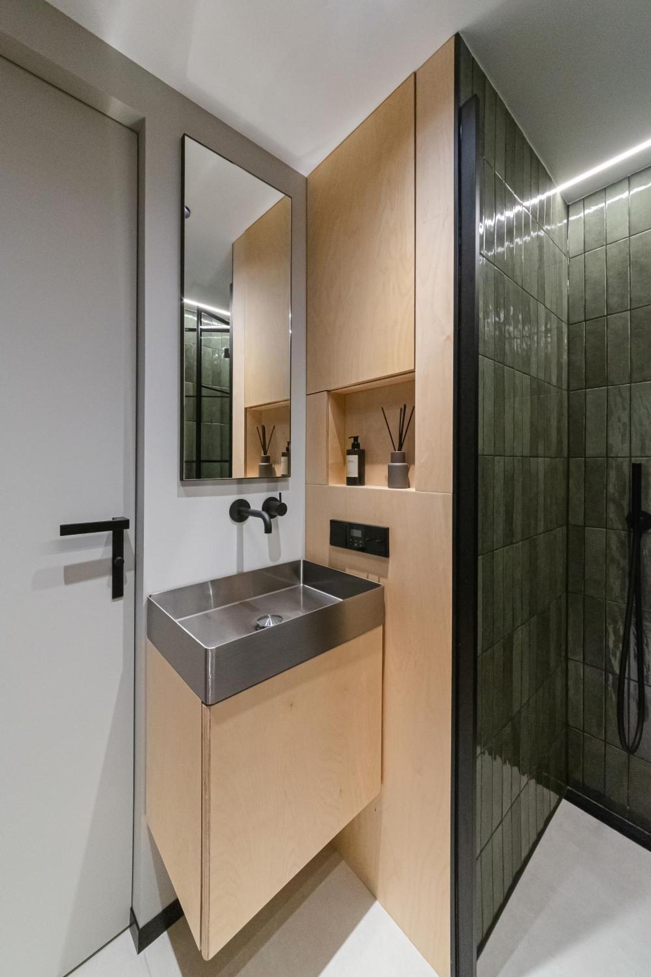 Stylish Designer Loft In Trendiest District Apartament *